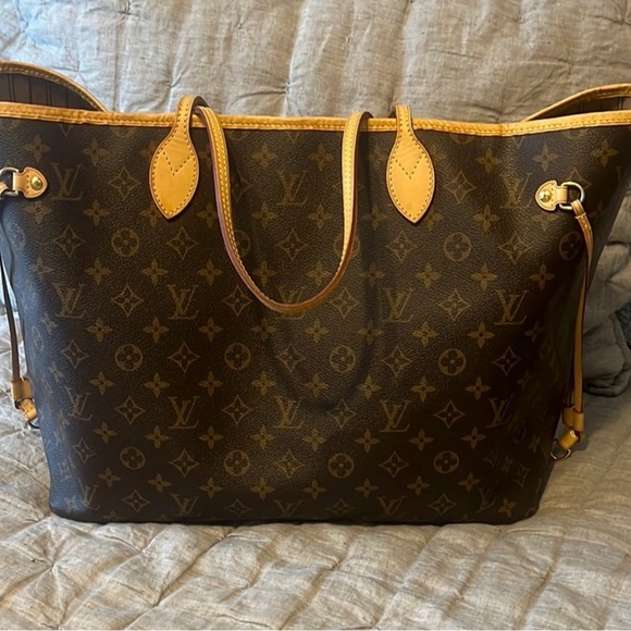 Louis Vuitton Handbags - Louis Vuitton GM Neverfull